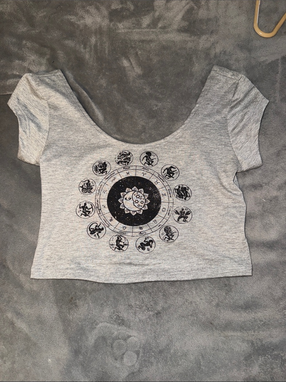 La Hearts Gray Scoop-Neck Zodiac Crop Top